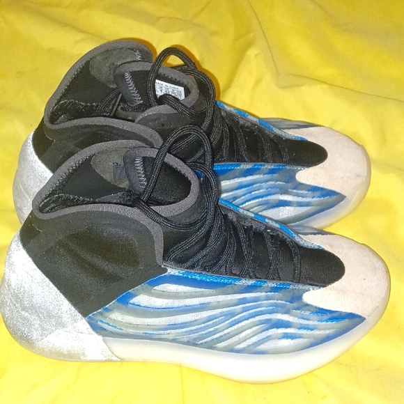 YEEZY QNTM ICE BLUE GLOW IN DARK - Picture 4 of 5